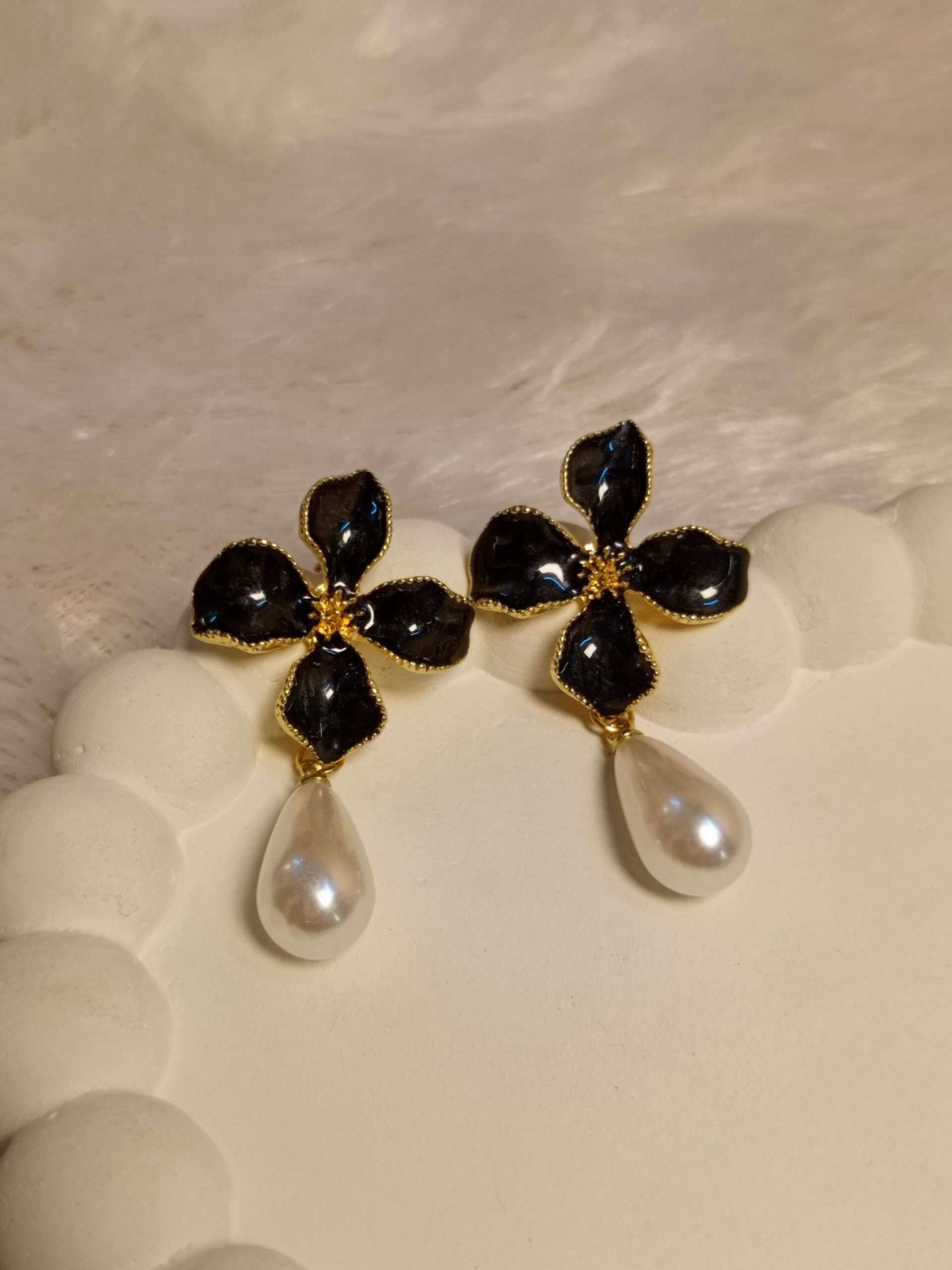 Black Floral Pearl Drop